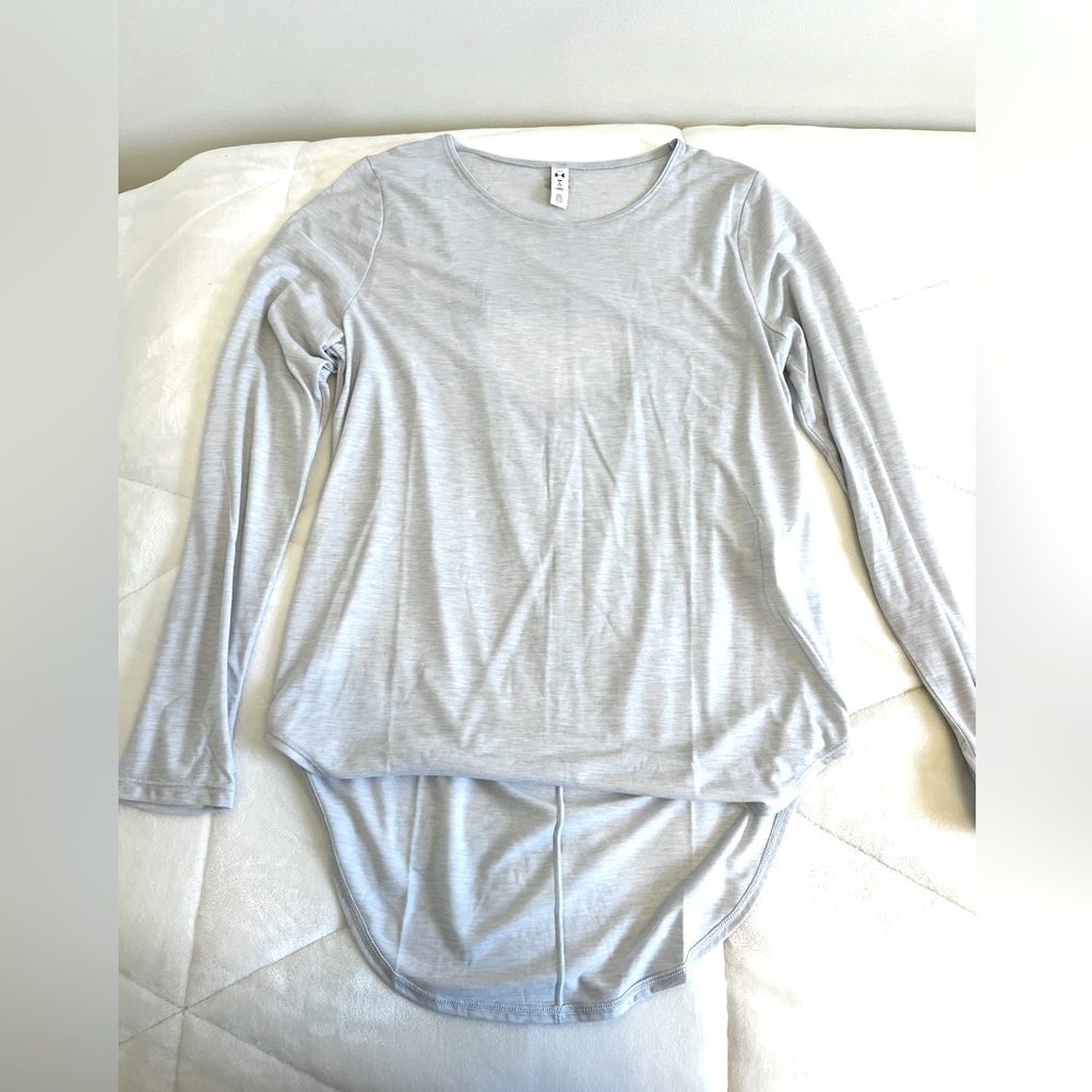 under armour lightweight gray long sleeve shirt